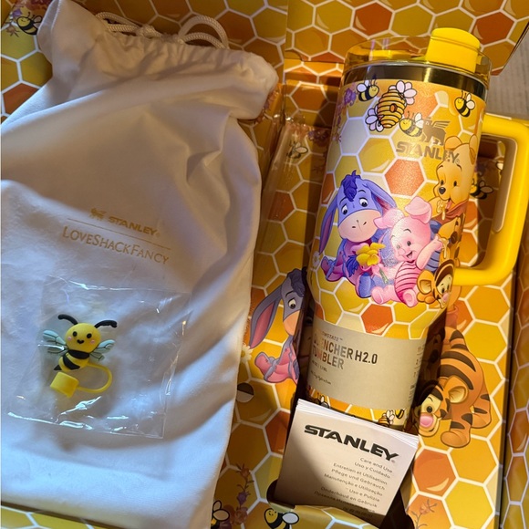 Stanley 40oz LoveShackEd Yellow Honeycomb Box with Winnie the Pooh Characters - Picture 4 of 4